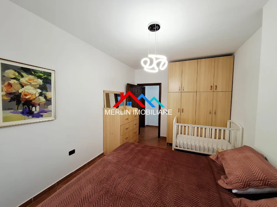 Tirane, jepet me qera apartament 2+1+Ballkon Kati 3, 110 m² 630 € (RRUGA E KAVAJES)