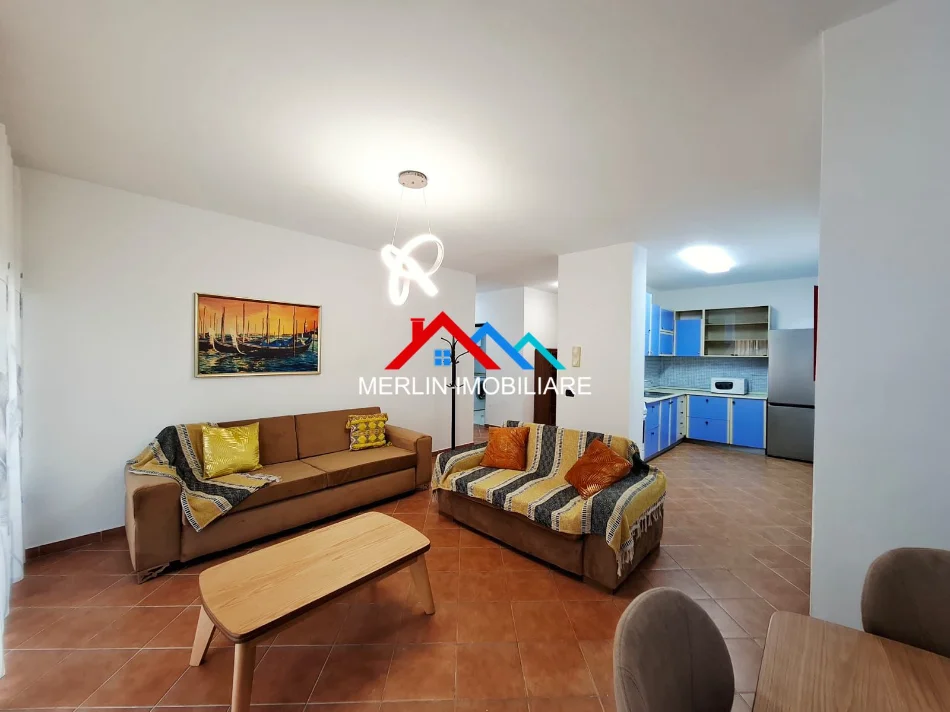 Tirane, jepet me qera apartament 2+1+Ballkon Kati 3, 110 m² 630 € (RRUGA E KAVAJES)