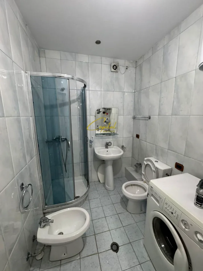 Tirane, jepet me qera apartament 1+1 Kati 2, 65 m² 450 € (KODRA E DIELLIT)