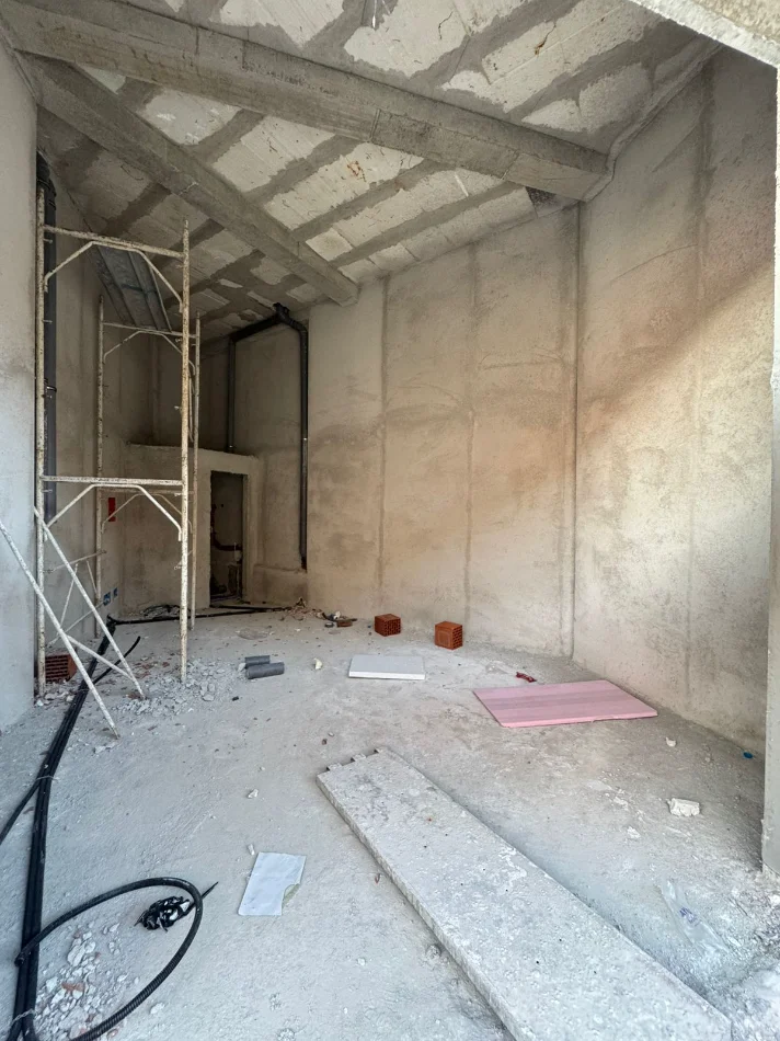 Tirane, shitet dyqan Kati 0, 32 m² 87.000 € (MIHAL GRAMENO)