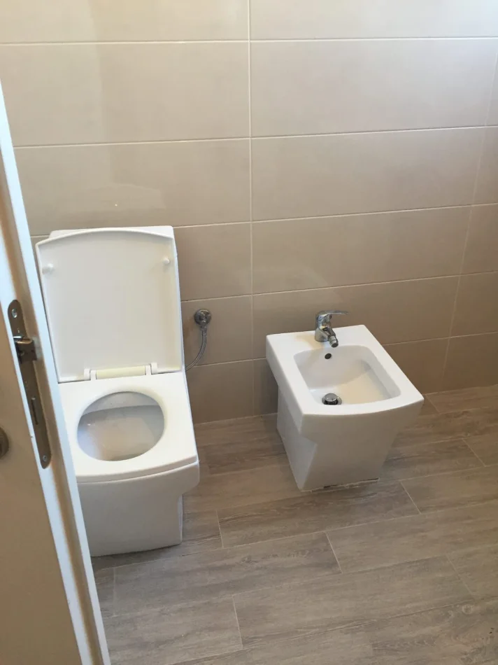 Tirane, jepet me qera apartament 1+1 Kati 4, 67 m² 450 € (FRESK)