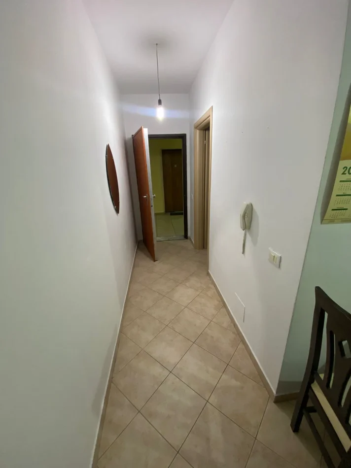 Tirane, jepet me qera apartament 1+1 Kati 2, 55 m² 500 € (KOMUNA E PARISIT)