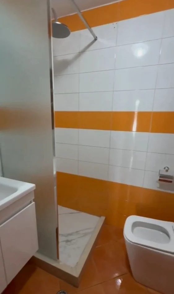 Tirane, jepet me qera apartament 1+1 Kati 2, 70 m² 500 € (KOMPLEKSI KOLOMBO)