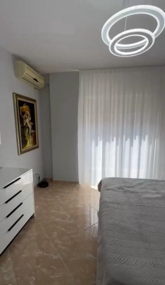 Tirane, jepet me qera apartament 1+1 Kati 2, 70 m² 500 € (KOMPLEKSI KOLOMBO)