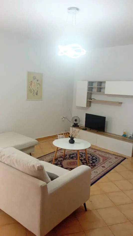 Tirane, jepet me qera apartament 1+1 Kati 1, 70 m² 750 € (RRUGA E ELBASANIT)