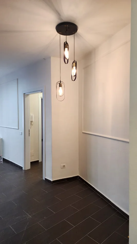 Tirane, jepet me qera apartament Kati 1, 85 m² 850 € (Rr. Kosovareve)