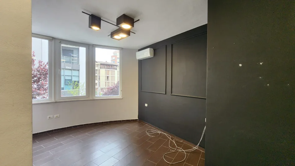 Tirane, jepet me qera apartament Kati 1, 85 m² 850 € (Rr. Kosovareve)
