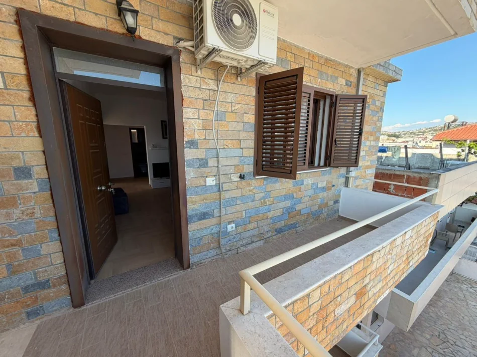 Vlore, jepet me qera Vile 3+1+Ballkon Kati 3, 110 m² 500 € (Rruga Sokrat Leka)