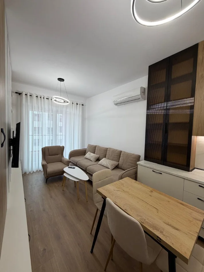 Tirane, jepet me qera apartament 1+1 Kati 6, 45.000 LEKE (REZIDENCA KADIU ALI DEM)
