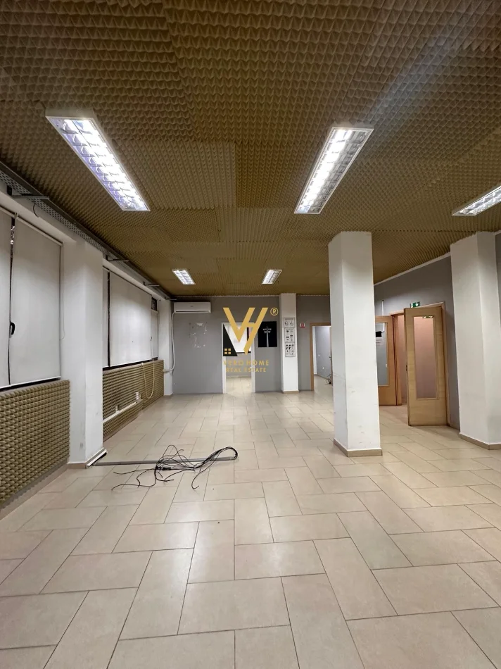 Tirane, jepet me qera zyre Kati 2, 350 m² 3.000 € (QYTET STUDENTI)