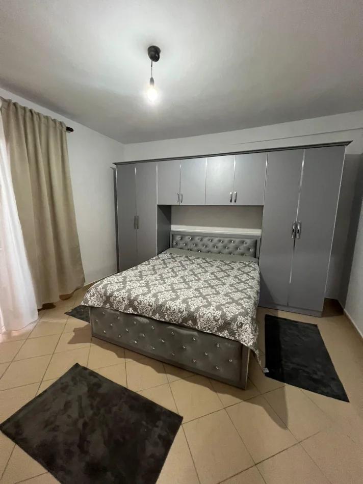 Tirane, jepet me qera apartament 1+1 Kati 2, 80 m² 400 € (Rruga 5 Maji)