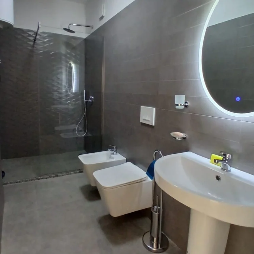 Tirane, jepet me qera apartament 2+1+Ballkon , 75 m² 900 € (Zogu i Zi)