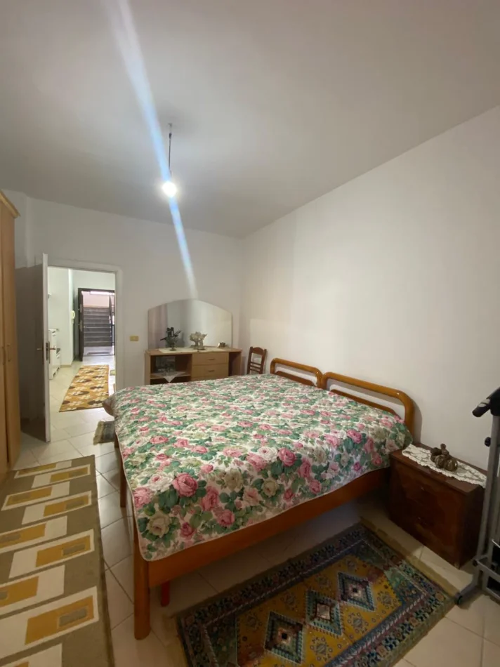Tirane, jepet me qera apartament 2+1+2 Kati 1, 100 m² 600 € (Selite)