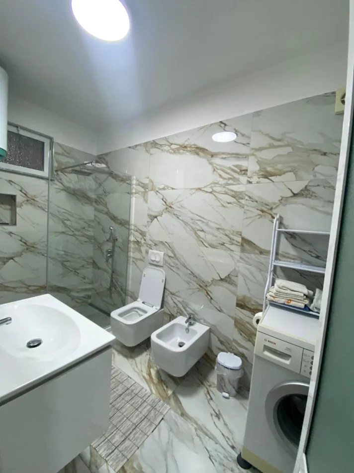 Tirane, jepet me qera apartament 2+1+2 Kati 1, 100 m² 600 € (Selite)