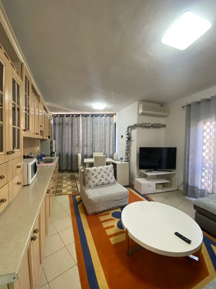 Tirane, jepet me qera apartament 2+1+2 Kati 1, 100 m² 600 € (Selite)