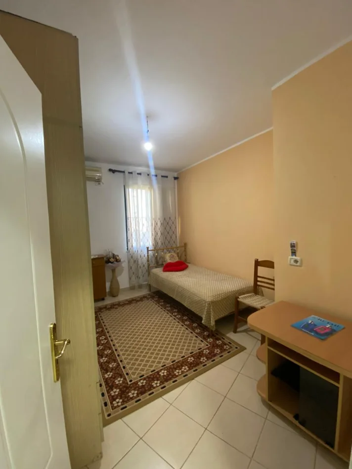 Tirane, jepet me qera apartament 2+1+2 Kati 1, 100 m² 600 € (Selite)