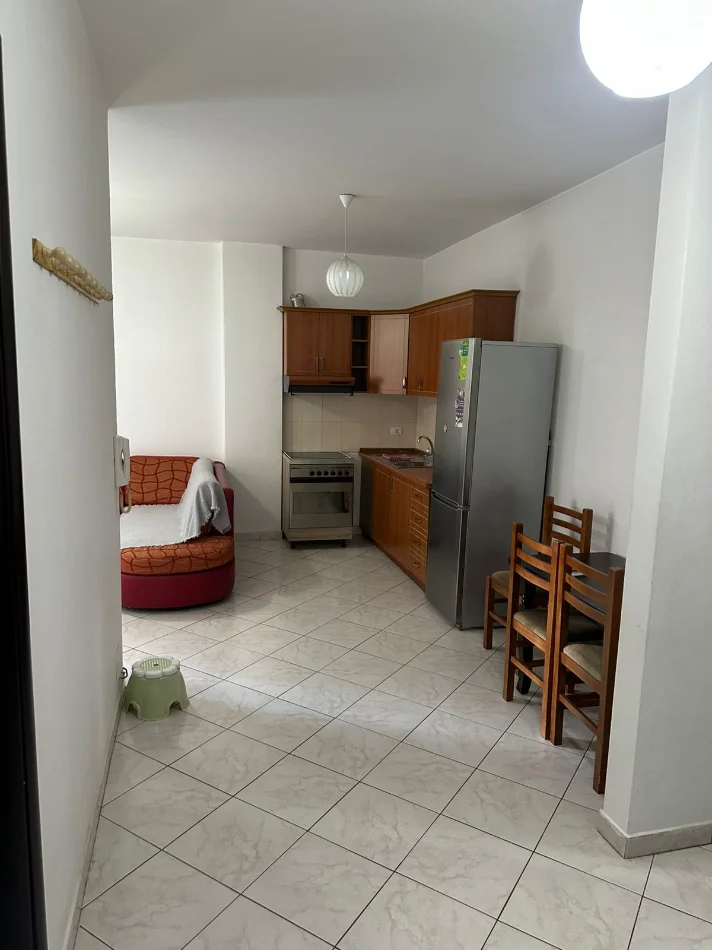 Tirane, jepet me qera apartament 1+1 Kati 2, 60 m² 400 € (Rruga Mikel Maruli)