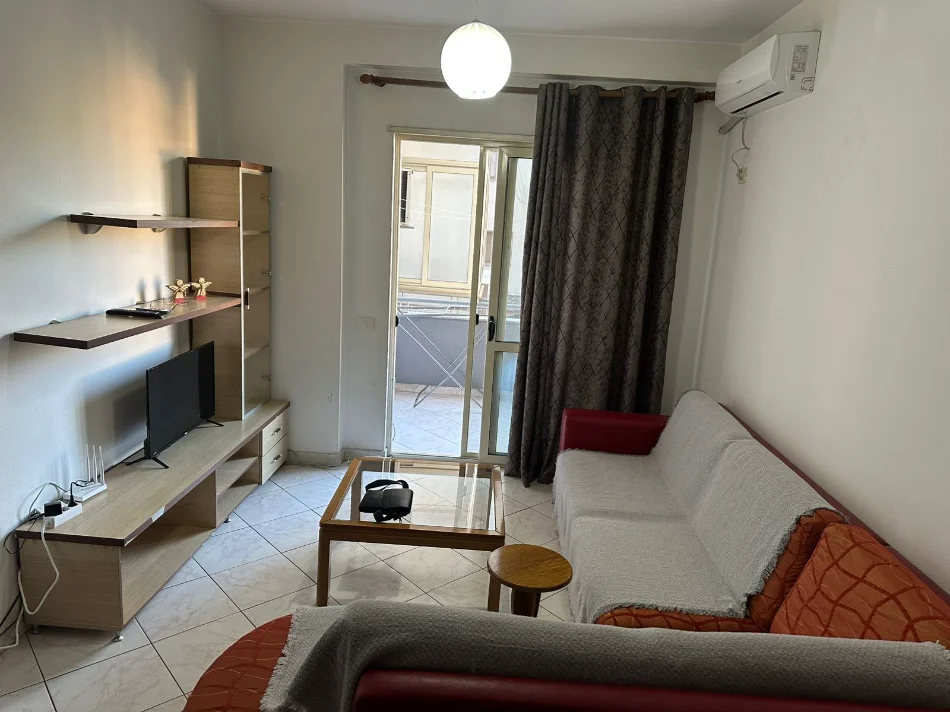 Tirane, jepet me qera apartament 1+1 Kati 2, 60 m² 400 € (Rruga Mikel Maruli)