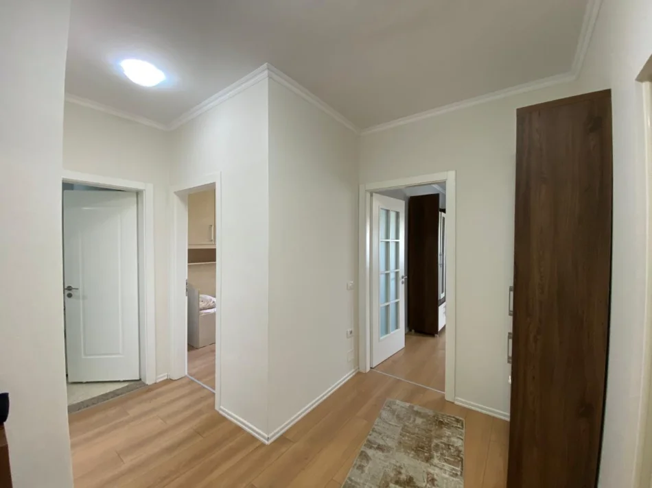 Tirane, jepet me qera apartament 2+1 Kati 3, 100 m² 900 € (Kopshti Botanik)