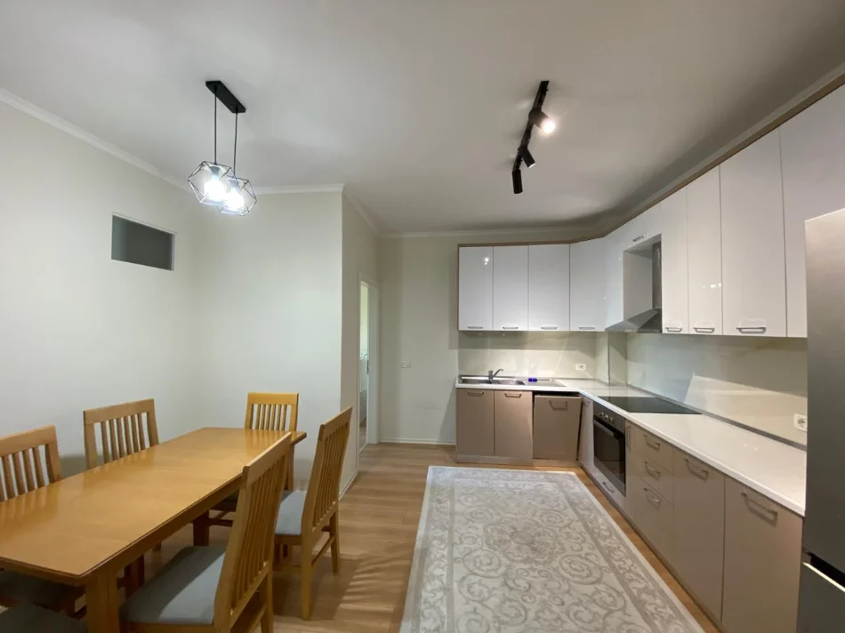Tirane, jepet me qera apartament 2+1 Kati 3, 100 m² 900 € (Kopshti Botanik)