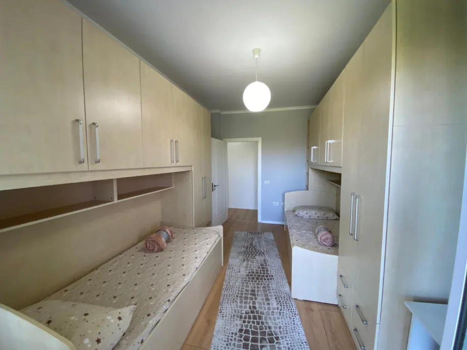 Tirane, jepet me qera apartament 2+1 Kati 3, 100 m² 900 € (Kopshti Botanik)