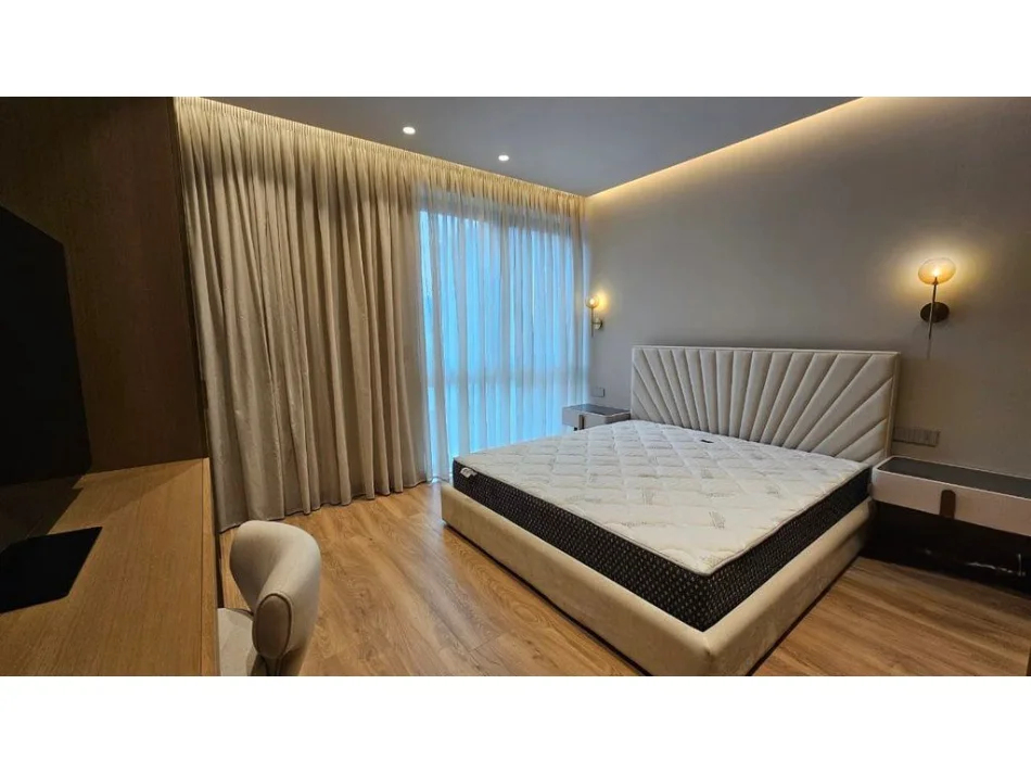 Tirane, jepet me qera Vile 3 Katshe , 360 m² 5.000 € (Teg)