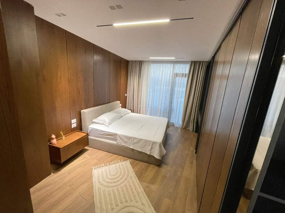 Tirane, jepet me qera apartament 2+1 Kati 8, 126 m² 1.800 € (liqeni i thate)