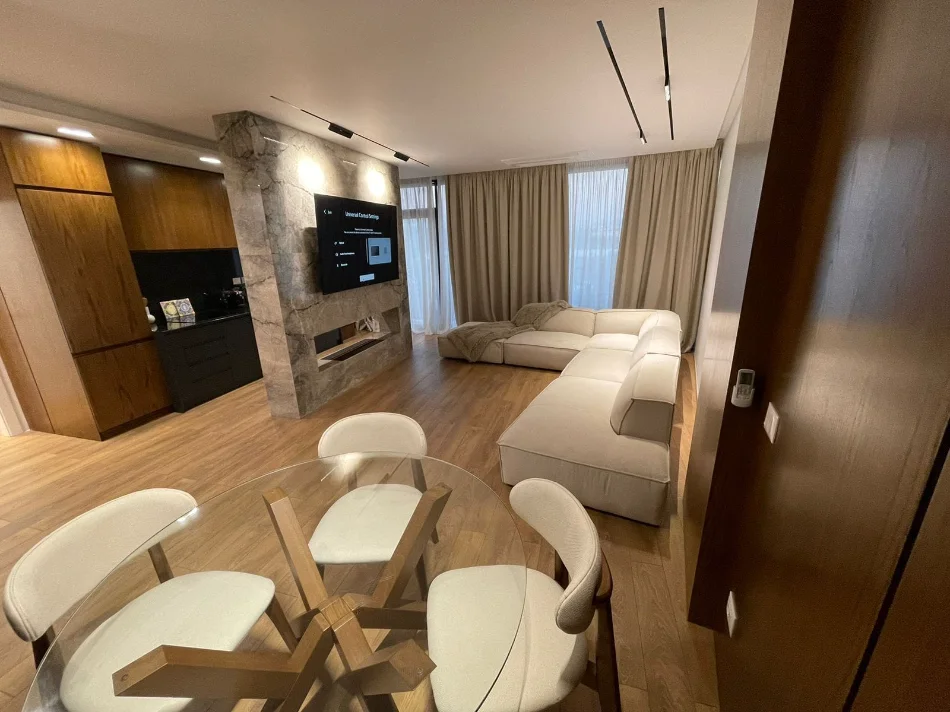 Tirane, jepet me qera apartament 2+1 Kati 8, 126 m² 1.800 € (liqeni i thate)