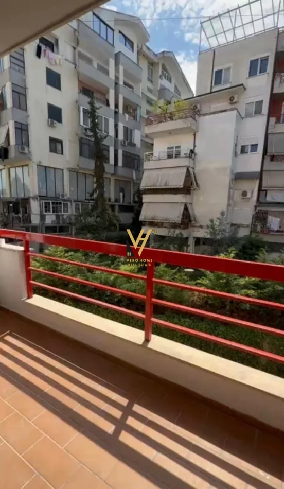 Tirane, jepet me qera apartament 1+1+Ballkon Kati 2, 70 m² 520 € (LIQENI I THATE)