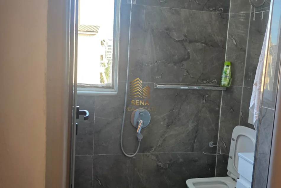Tirane, jepet me qera apartament 1+1 Kati 5, 60 m² 500 € (Bulevardi Zogu i I)
