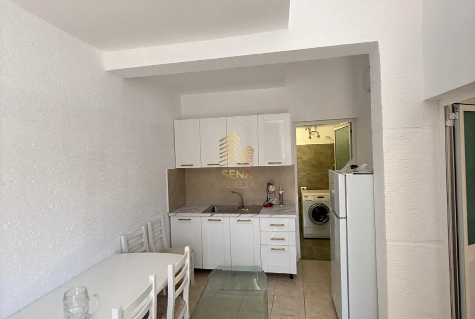 Tirane, jepet me qera apartament 1+1 Kati 1, 50 m² 450 € (QSUT)