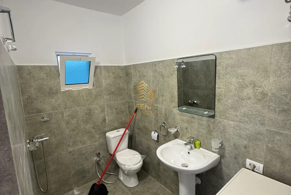 Tirane, jepet me qera apartament 1+1 Kati 1, 50 m² 450 € (QSUT)