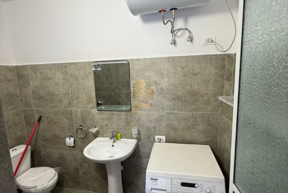 Tirane, jepet me qera apartament 1+1 Kati 1, 50 m² 450 € (QSUT)