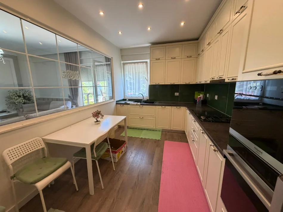 Tirane, jepet me qera apartament 2+1 Kati 3, 1.000 € (liqeni i thate)