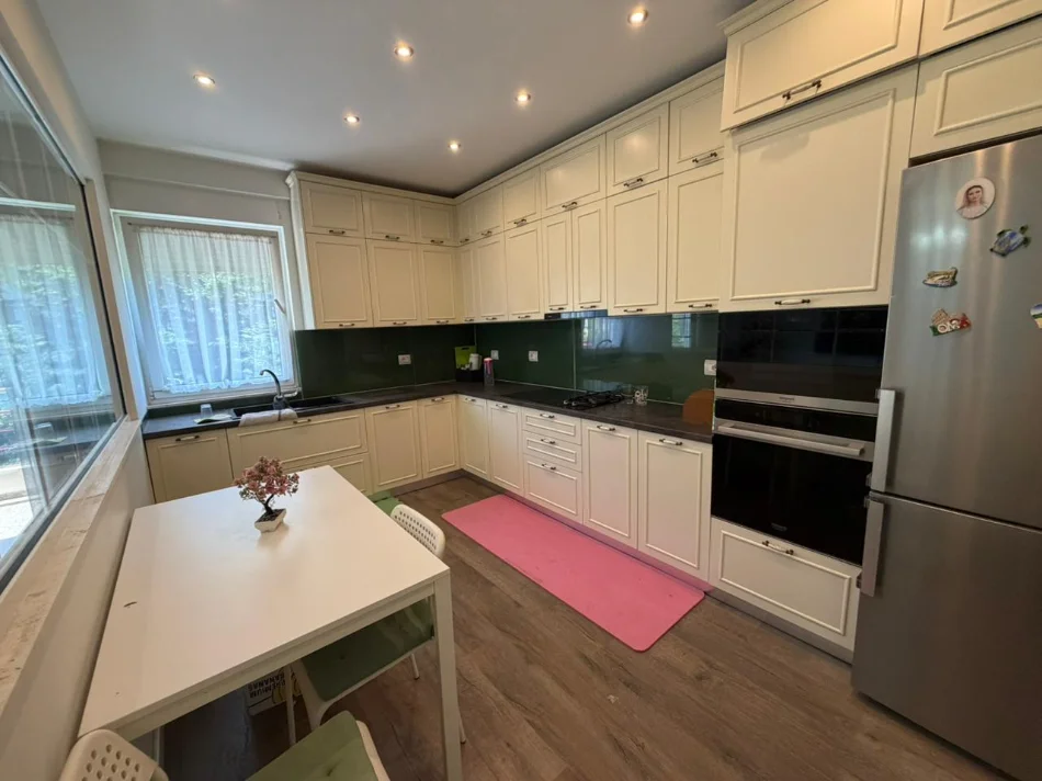 Tirane, jepet me qera apartament 2+1 Kati 3, 1.000 € (liqeni i thate)