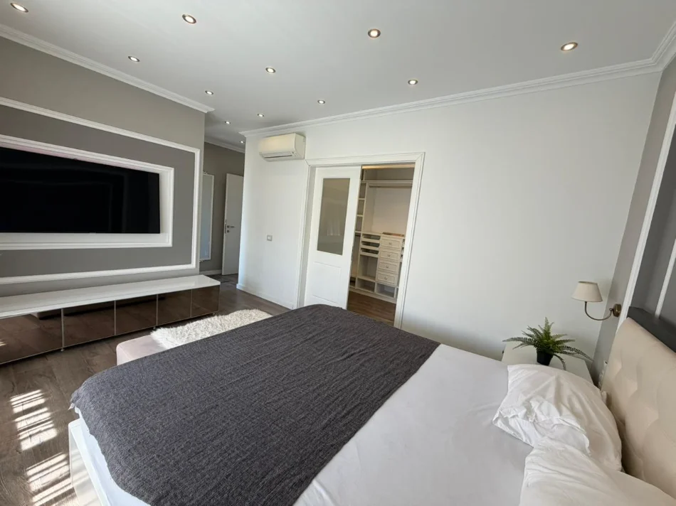 Tirane, jepet me qera apartament 2+1 Kati 3, 1.000 € (liqeni i thate)