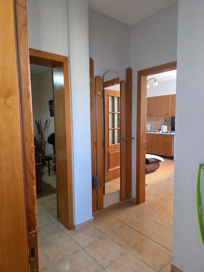Tirane, jepet me qera apartament 1+1 Kati 5, 61 m² 500 € (BULEVARDI ZOGU I PARE)