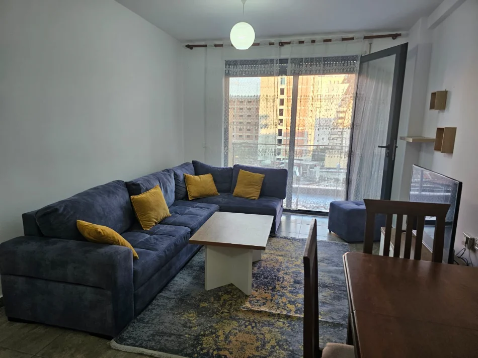 Tirane, jepet me qera apartament 1+1+Ballkon Kati 3, 80 m² 700 € (KOMPLEKSI ALBA)