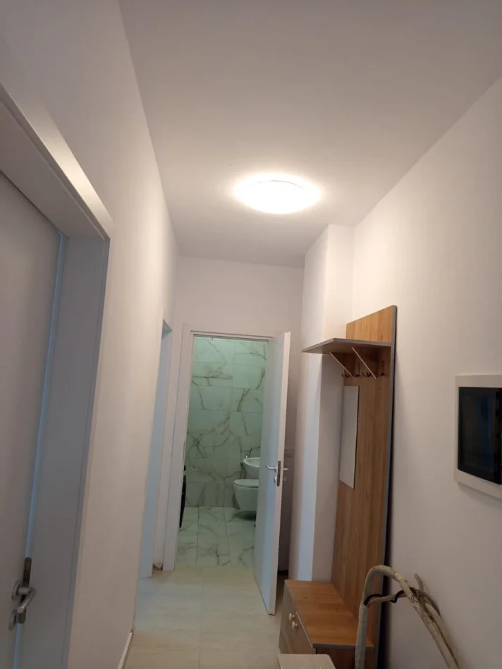 jepet me qera apartament Kati 3, 80 m² 650 € (Kompleksi Aura, Rruga Dritan Hoxha)