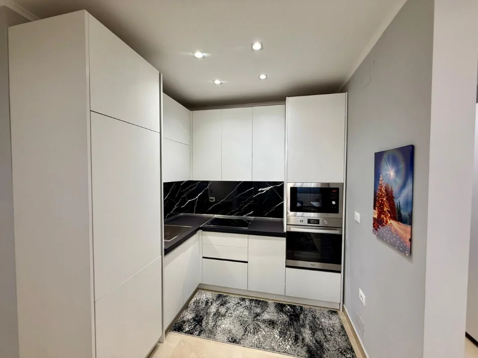 Tirane, jepet me qera apartament 2+1 Kati 2, 700 €
