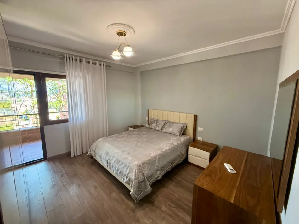 Tirane, jepet me qera apartament 2+1 Kati 2, 700 €