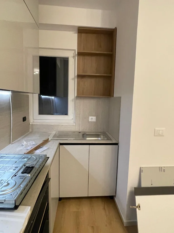 Tirane, jepet me qera apartament 1+1 Kati 4, 500 € (Laprake)