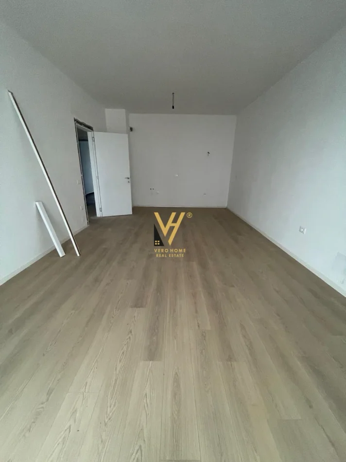Tirane, jepet me qera zyre Kati 2, 130 m² 800 € (FARMACIA 10)