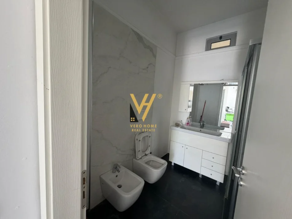Tirane, jepet me qera apartament 1+1+Ballkon Kati 7, 92 m² 750 € (VASIL SHANTO)