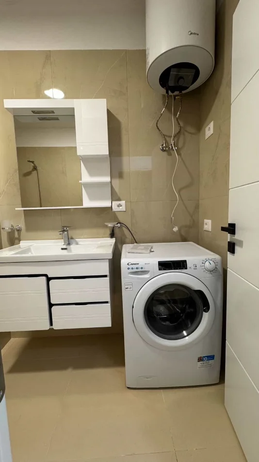Tirane, jepet me qera apartament 2+1+Ballkon Kati 7, 100 m² 700 € 