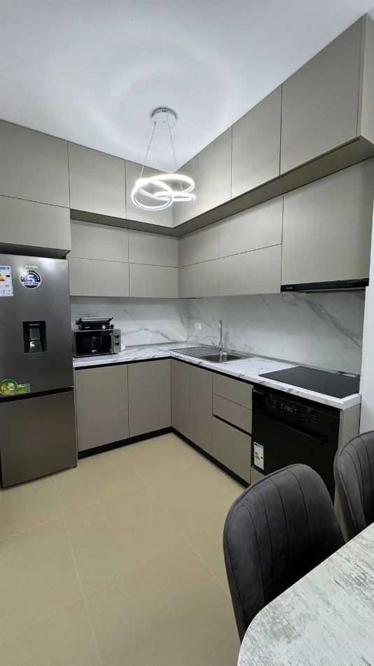 Tirane, jepet me qera apartament 2+1+Ballkon Kati 7, 100 m² 700 € 