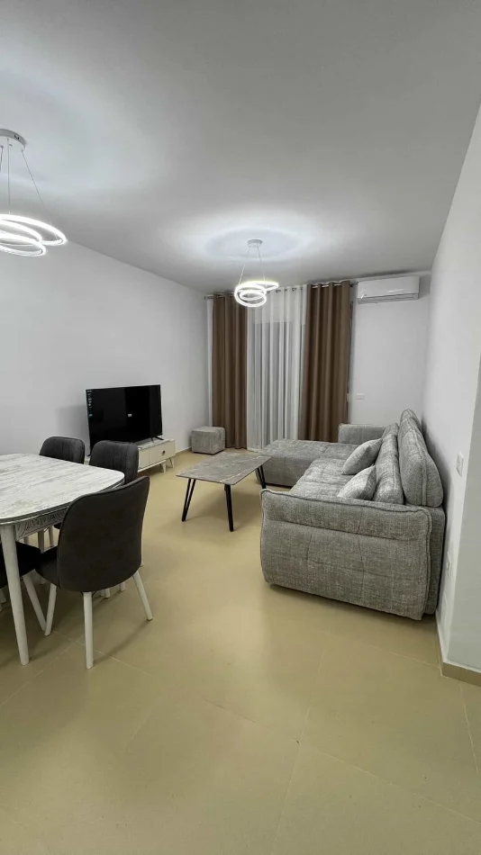 Tirane, jepet me qera apartament 2+1+Ballkon Kati 7, 100 m² 700 € 