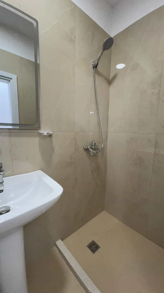Tirane, jepet me qera apartament 2+1+Ballkon Kati 7, 100 m² 700 € 