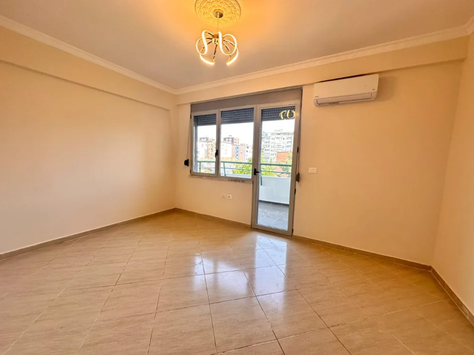 Tirane, jepet me qera apartament 3+1+Ballkon Kati 2, 120 m² 1.300 € (Selvia)