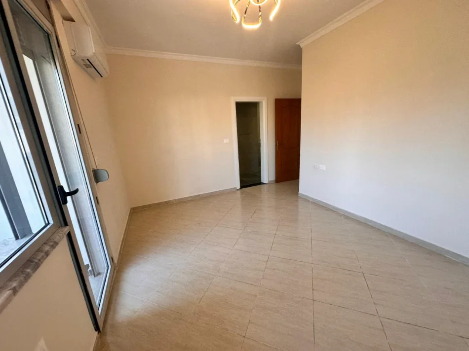 Tirane, jepet me qera apartament 3+1+Ballkon Kati 2, 120 m² 1.300 € (Selvia)